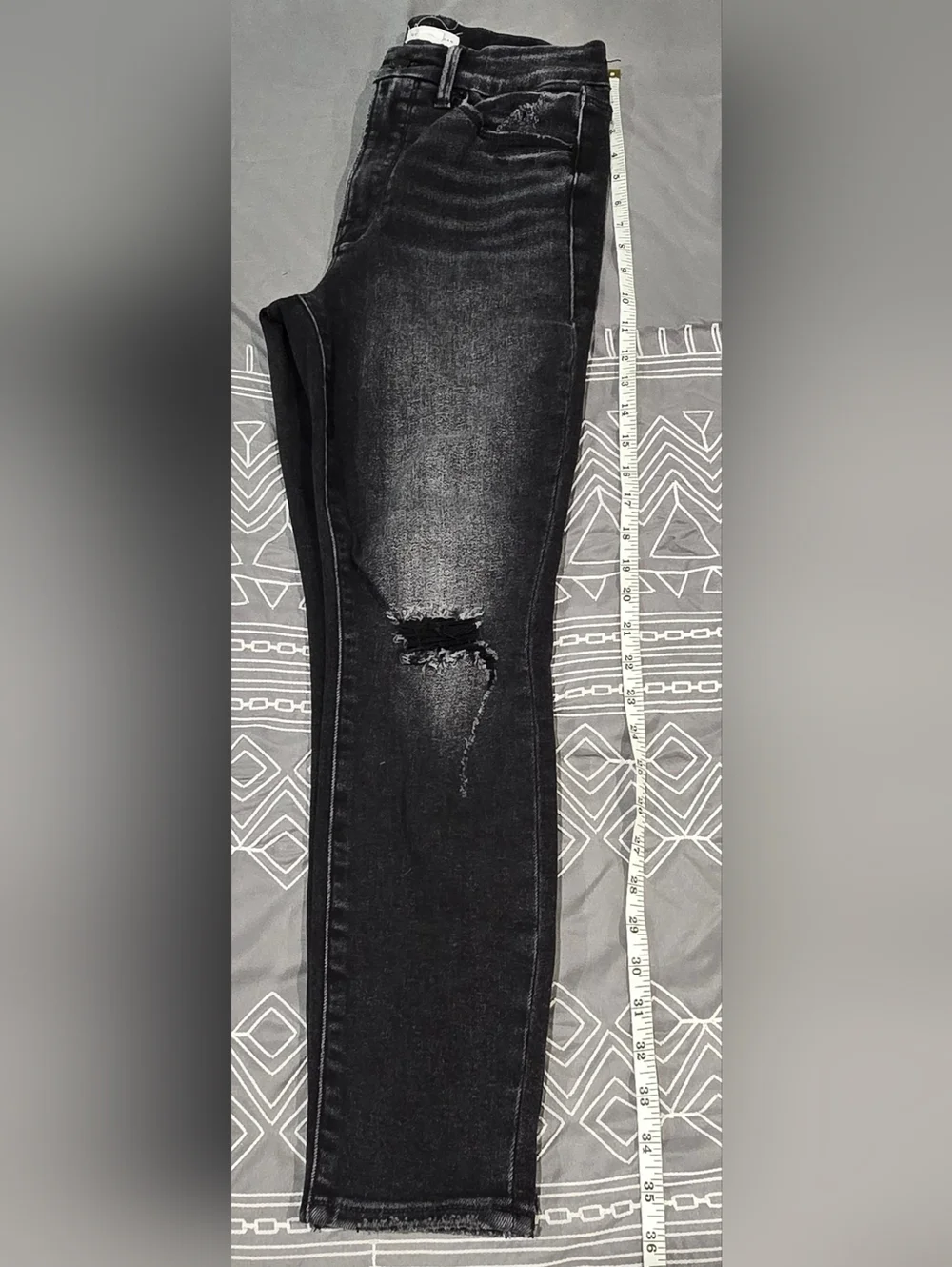 Good American Good Waist Black Cropped Distressed Skinny Jeans Size 4/27 - Picture 2 of 7